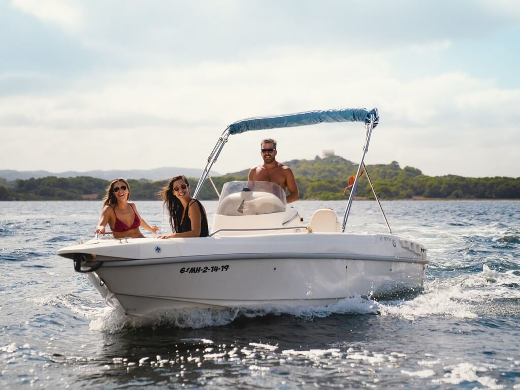 058. Aria Yacht motor boat 1 10-aria-yacht-motor-boat-hire-menorca