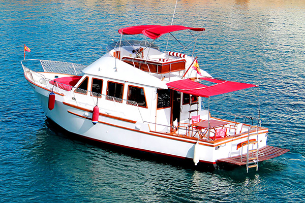 2-vintage-boat-trips-menorca-with-skipper
