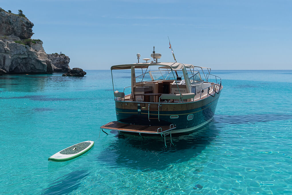 901."Vedi il mare dal mare"! - Escursioni in barca Minorca 3 02-apreamare-barche-grandi-deluxe-a-noleggio-minorca