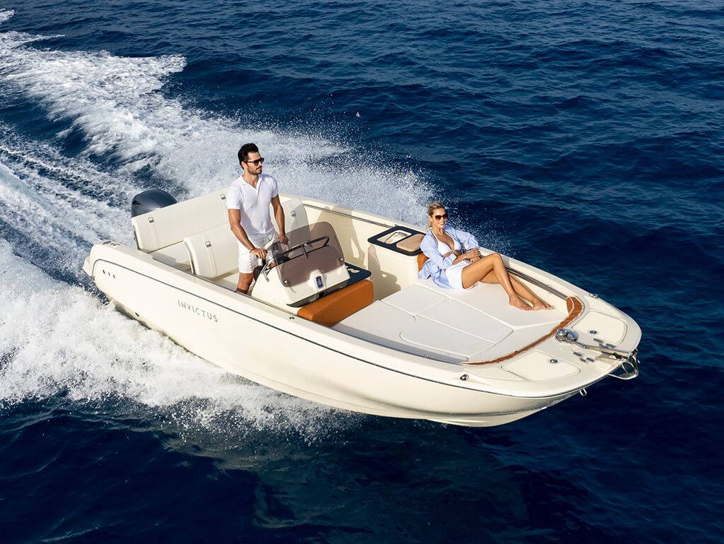 029.2 Motoscafo Invictus SX200 1 01-Invictus-sx200-location-bateau-moteur-minorque-fornells