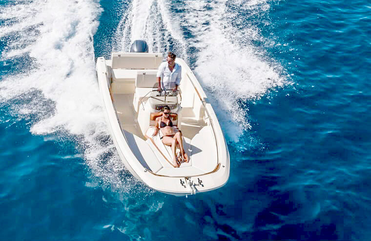 029.1 Invictus SX190 Motor Boat 1 02-Invictus-sx190-motor-boat-hire-menorca-fornells