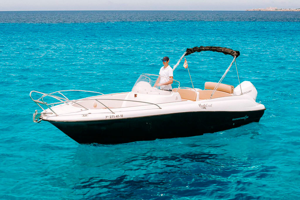 023.1 Motoscafo Tramontana 24-2 Open 1 03-tramontana-24-2-open-noleggio-barche-a-motore-minorca