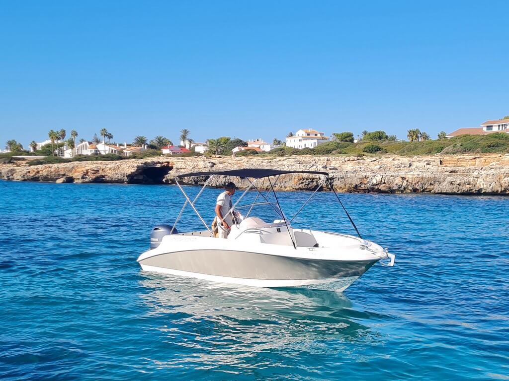 01-aqua-620-motor-boats-for-rent-menorca